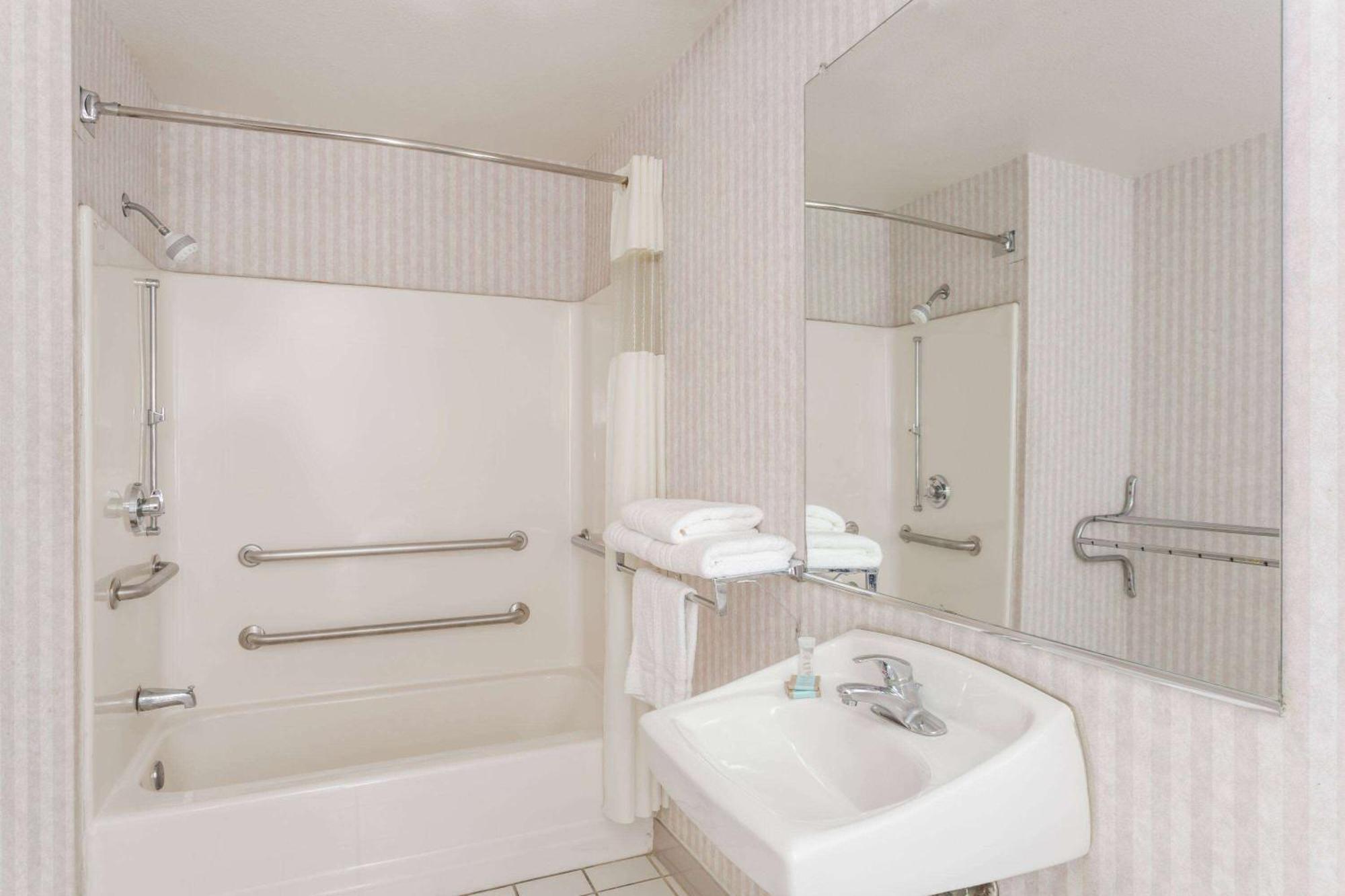 Days Inn By Wyndham Phoenix West מראה חיצוני תמונה