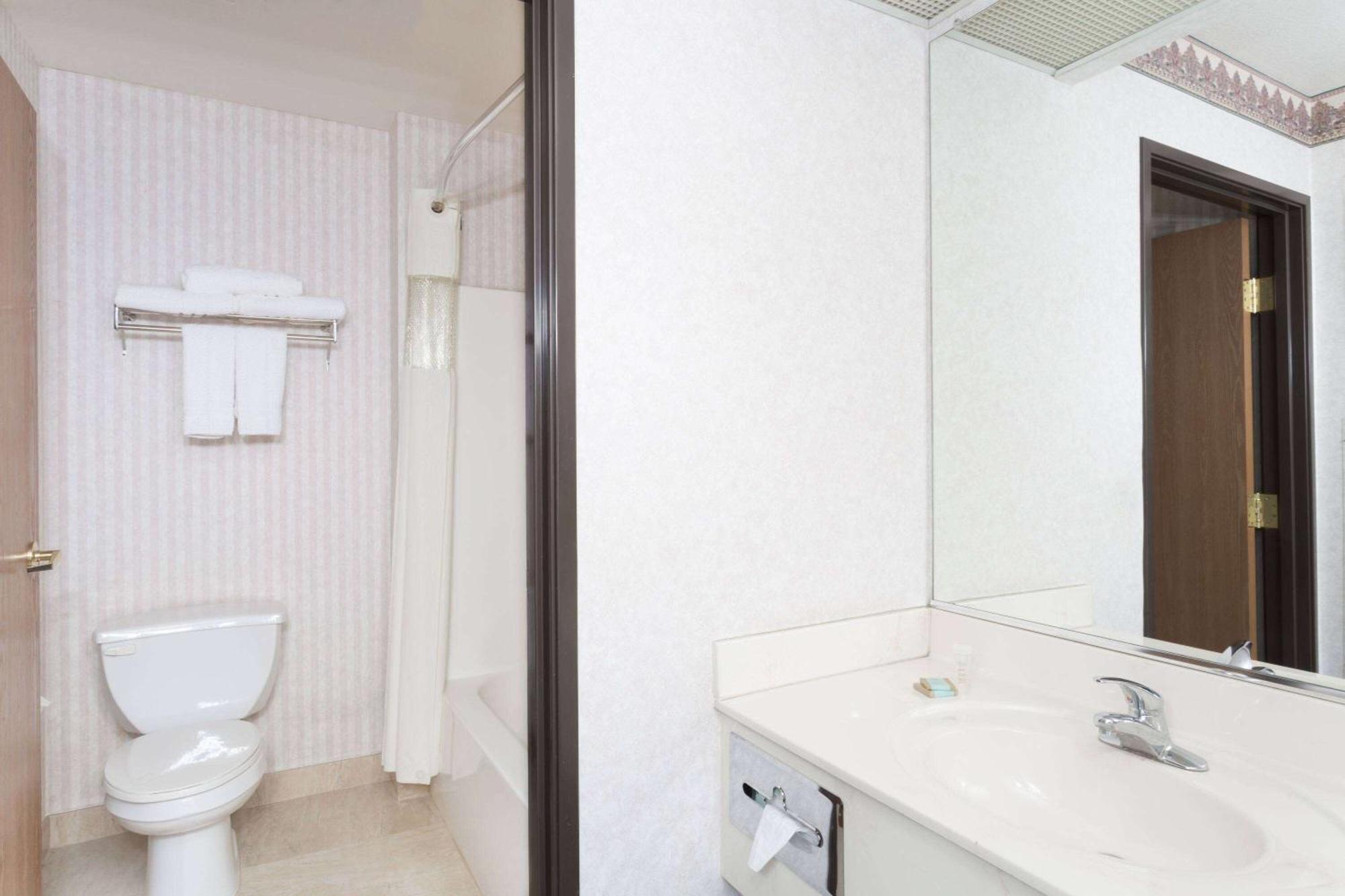 Days Inn By Wyndham Phoenix West מראה חיצוני תמונה